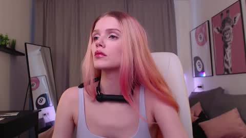 Snapshot of gretchen_mol chatting on November 29, 7:33 am gretchen_mol online show from November 29, 7:33 am