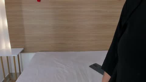 Snapshot of grettarouse chatting on February 3, 4:21 am GRETA online show from February 3, 4:21 am