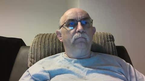 Snapshot of grey_dom chatting on October 4, 9:29 am Master Sir online show from October 4, 9:29 am