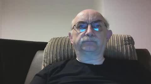 Snapshot of grey_dom chatting on October 13, 9:20 am Master Sir online show from October 13, 9:20 am