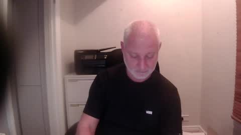 Snapshot of greyfox_6000 chatting on December 9, 7:39 pm greyfox_6000 online show from December 9, 7:39 pm