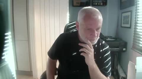 Snapshot of greyfox_6000 chatting on February 27, 2:43 pm greyfox_6000 online show from February 27, 2:43 pm