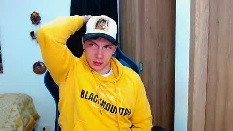 Snapshot of griego01 chatting on January 15, 12:19 am griego01 online show from January 15, 12:19 am