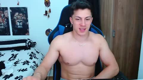 Snapshot of griego01 chatting on February 11, 10:28 pm griego01 online show from February 11, 10:28 pm