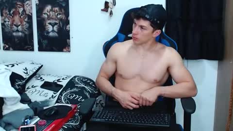 Snapshot of griego01 chatting on March 5, 7:16 am griego01 online show from March 5, 7:16 am