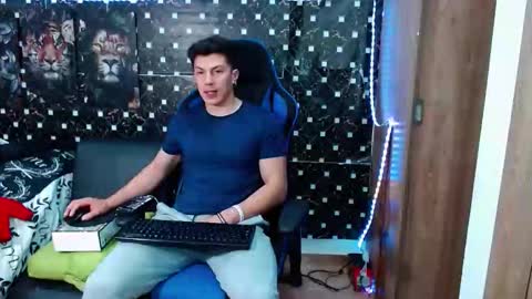 Snapshot of griego01 chatting on October 9, 12:30 am griego01 online show from October 9, 12:30 am