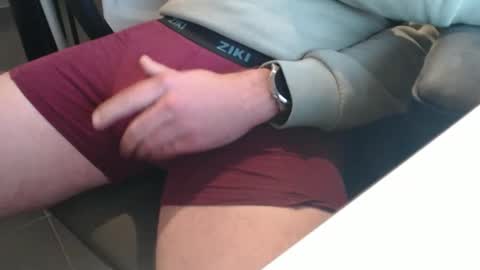 Snapshot of griesie chatting on November 16, 11:32 pm Griesie online show from November 16, 11:32 pm