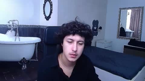 Snapshot of griffindane chatting on February 24, 8:01 am GriffinDane online show from February 24, 8:01 am