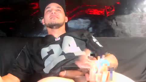 Snapshot of gripthahips chatting on February 11, 10:15 am Gripthahips online show from February 11, 10:15 am