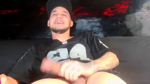 Snapshot of gripthahips chatting on February 14, 7:28 am Gripthahips online show from February 14, 7:28 am