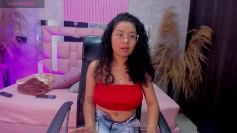 Snapshot of griselle_rousse chatting on October 17, 7:27 pm online show from October 17, 7:27 pm