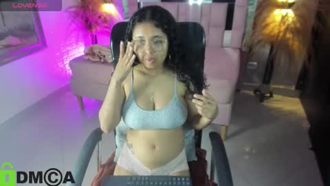 Snapshot of griselle_rousse chatting on November 12, 9:03 pm online show from November 12, 9:03 pm