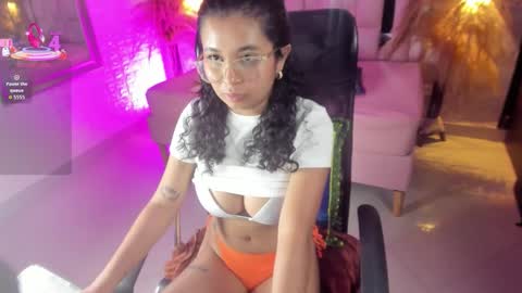 Snapshot of griselle_rousse chatting on November 27, 8:00 pm online show from November 27, 8:00 pm
