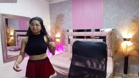 Snapshot of griselle_rousse chatting on December 17, 7:09 pm online show from December 17, 7:09 pm