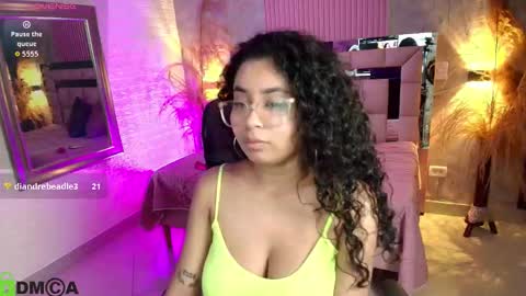 Snapshot of griselle_rousse chatting on February 18, 11:11 pm online show from February 18, 11:11 pm