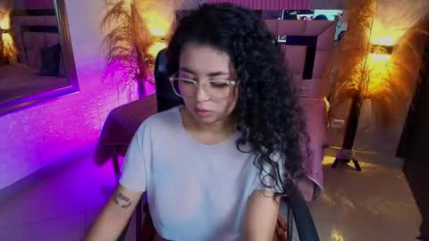 Snapshot of griselle_rousse chatting on February 25, 12:09 am online show from February 25, 12:09 am