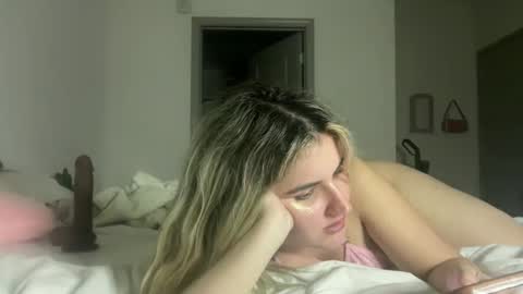 Snapshot of grrlgod chatting on December 3, 11:57 pm grrlgod online show from December 3, 11:57 pm