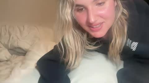 Snapshot of grrlgod chatting on March 1, 5:20 am grrlgod online show from March 1, 5:20 am