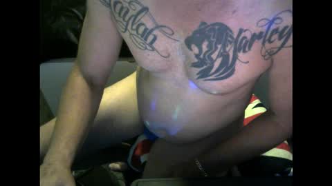 YOUNEEKWAYSTOPLEASEYOU online show from March 4, 8:59 pm