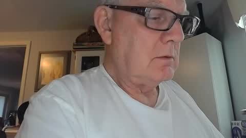 Snapshot of gspotlover1 chatting on November 13, 5:45 pm Horny Daddy online show from November 13, 5:45 pm