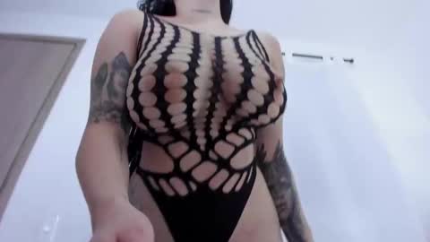 Snapshot of guadalupe21_ chatting on November 12, 8:19 pm Guadalupe online show from November 12, 8:19 pm