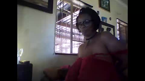 Snapshot of gucci_bx chatting on December 10, 7:16 am gucci-bx online show from December 10, 7:16 am