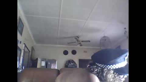 Snapshot of gucci_bx chatting on January 4, 5:27 am gucci-bx online show from January 4, 5:27 am