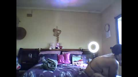 Snapshot of gucci_bx chatting on February 19, 2:44 pm gucci-bx online show from February 19, 2:44 pm