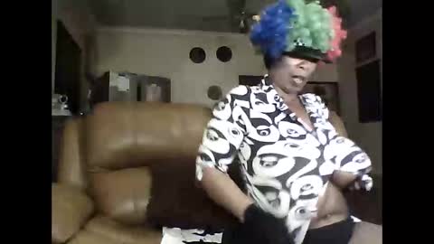 Snapshot of gucci_bx chatting on October 15, 12:11 am gucci-bx online show from October 15, 12:11 am