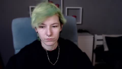 Snapshot of guitarandangell chatting on November 1, 11:12 am guitarandangell online show from November 1, 11:12 am