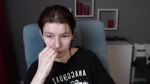 Snapshot of guitarandangell chatting on December 14, 3:28 pm guitarandangell online show from December 14, 3:28 pm