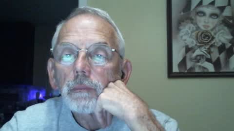 Snapshot of gulfcoast1952 chatting on December 4, 1:09 pm Roy online show from December 4, 1:09 pm