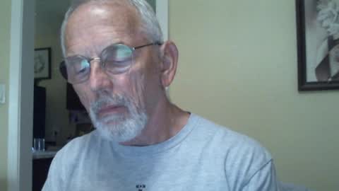 Snapshot of gulfcoast1952 chatting on December 14, 1:49 pm Roy online show from December 14, 1:49 pm