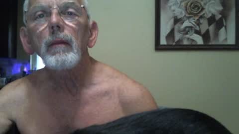 Snapshot of gulfcoast1952 chatting on January 2, 9:28 pm Roy online show from January 2, 9:28 pm
