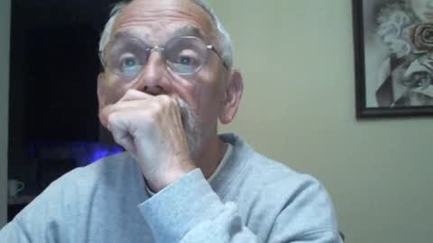 Snapshot of gulfcoast1952 chatting on February 12, 11:40 am Roy online show from February 12, 11:40 am