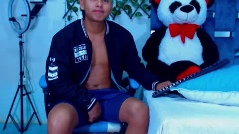 Snapshot of gurxxxt chatting on November 9, 3:10 pm Hakim online show from November 9, 3:10 pm