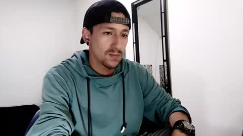 Snapshot of guykarim chatting on December 29, 9:17 am karim online show from December 29, 9:17 am