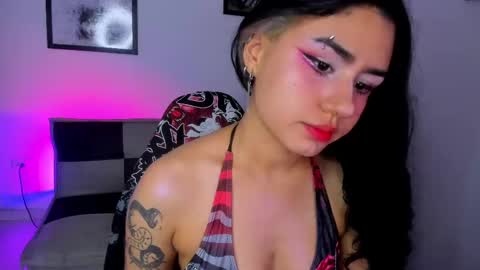 gwenhazel online show from September 10, 11:32 am