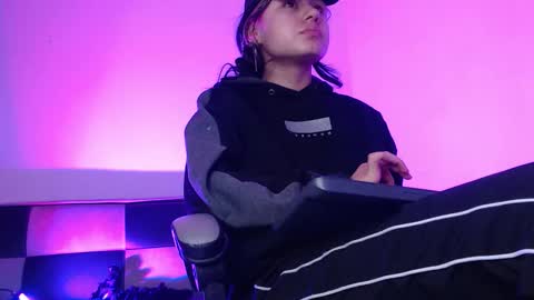 gwenhazel online show from November 20, 11:21 am