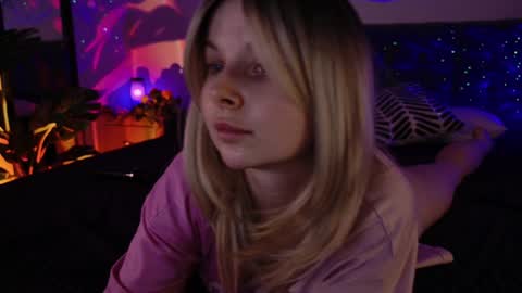 Snapshot of gwenhilton chatting on January 8, 8:27 am gwenhilton online show from January 8, 8:27 am