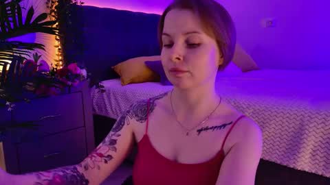 Snapshot of gwenhilton chatting on September 30, 6:18 am gwenhilton online show from September 30, 6:18 am