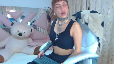 Snapshot of gyal_8_ chatting on October 4, 4:32 am gyal_8_ online show from October 4, 4:32 am