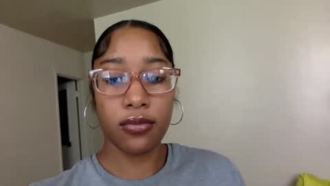 gyalxoxo online show from October 3, 4:15 pm