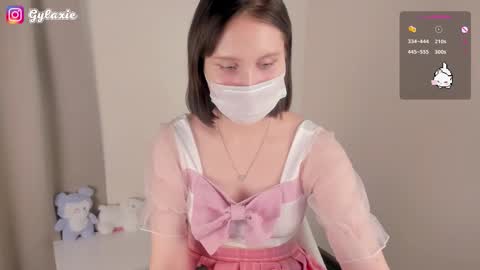 Snapshot of gylaxie chatting on October 13, 10:59 am online show from October 13, 10:59 am