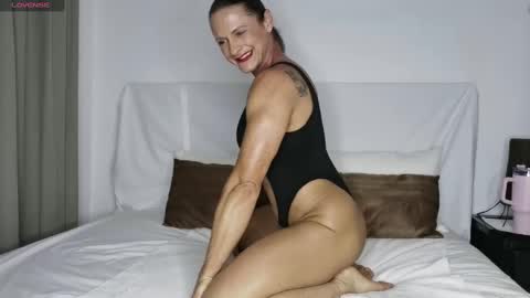 Snapshot of gymbunnie chatting on December 30, 6:05 pm gymbunnie online show from December 30, 6:05 pm