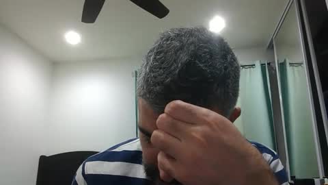 Snapshot of h0nest84 chatting on February 3, 8:13 am h0nest84 online show from February 3, 8:13 am