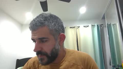 Snapshot of h0nest84 chatting on November 3, 5:52 am h0nest84 online show from November 3, 5:52 am