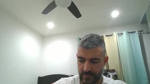 Snapshot of h0nest84 chatting on December 3, 6:54 am h0nest84 online show from December 3, 6:54 am