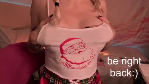 Snapshot of h2h0e chatting on February 23, 7:07 pm Lana online show from February 23, 7:07 pm