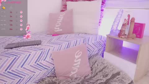 Hade online show from April 15, 8:20 pm